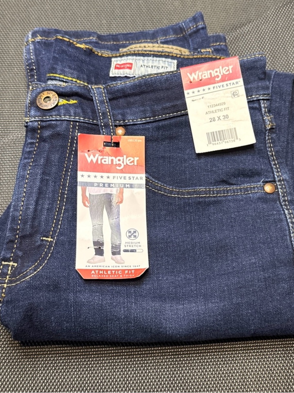 Wrangler Men's Relaxed Fit Jeans in Dark Blue Denim